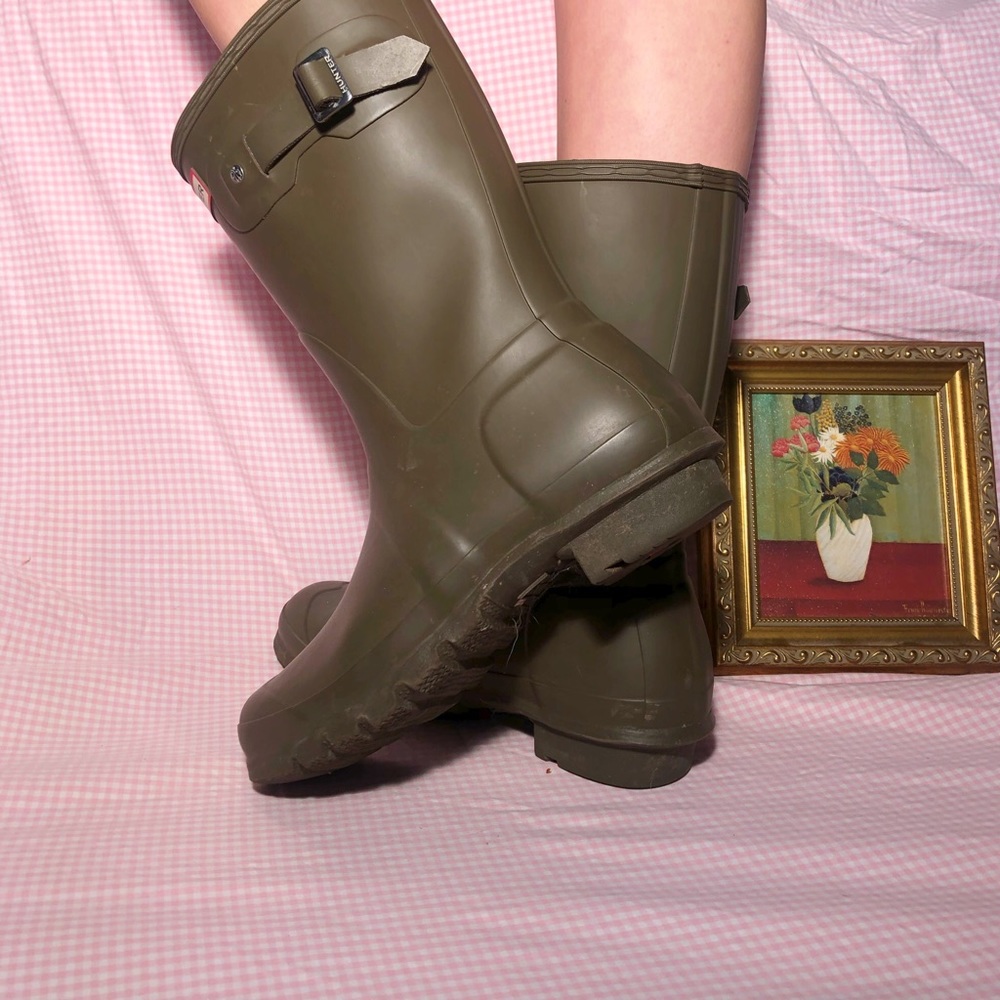 Olive green hunter rain boots🌧